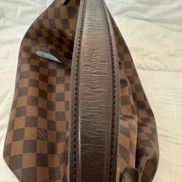 Authentic Louis Vuitton Duomo Hobo Used comes with box and dust bag - Picture 5 of 14